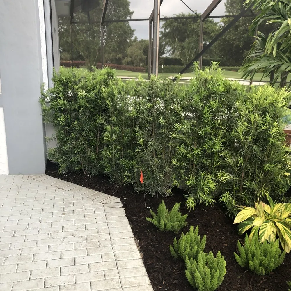 Custom lawn care service experts serving Boca Raton, FL - Earth & Turf Landscape