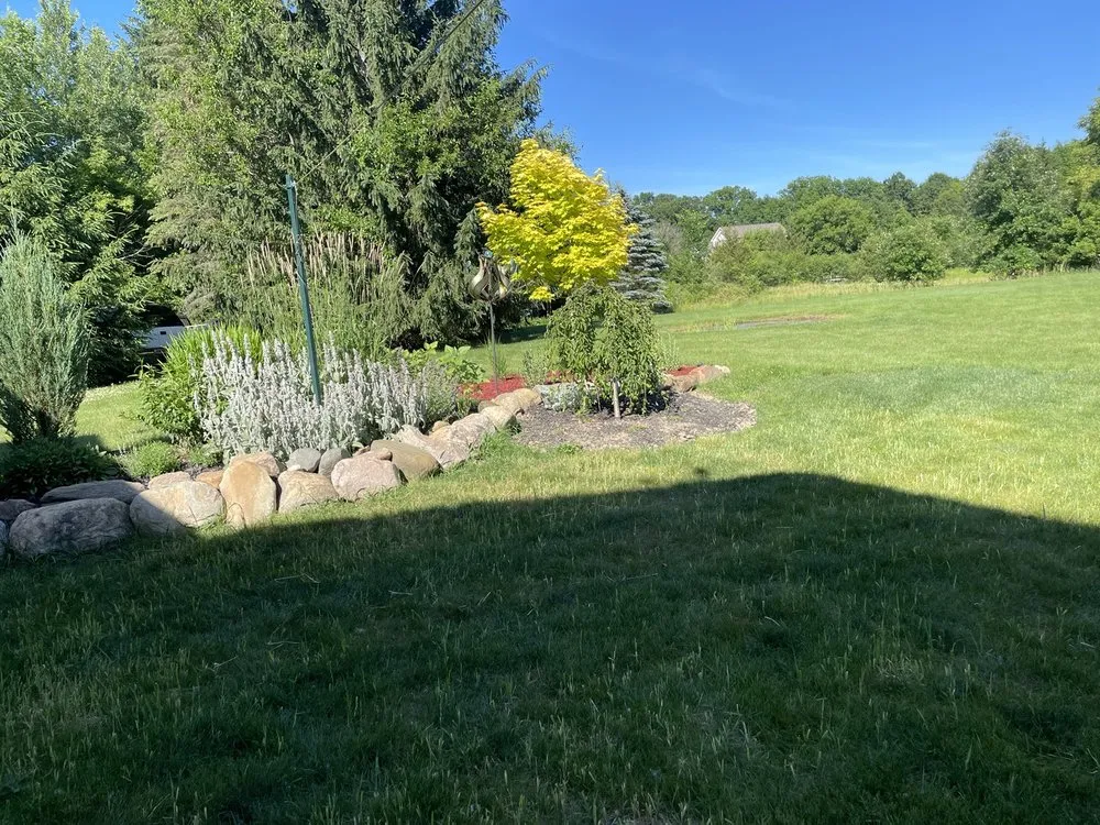 Custom landscaping services experts serving Dexter, MI - Earth Art Garden Center