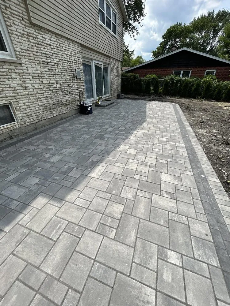 Professional garden landscaping near you in Elgin, IL by Earth Co