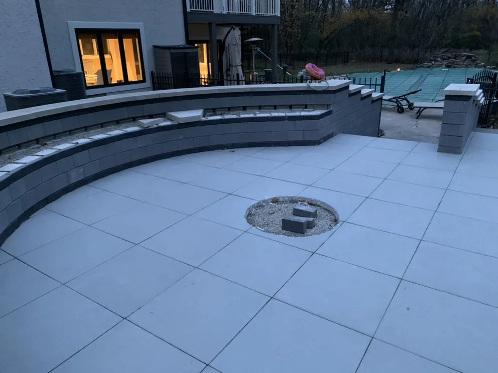 Custom outdoor landscaping experts serving Elgin, IL - Earth Co