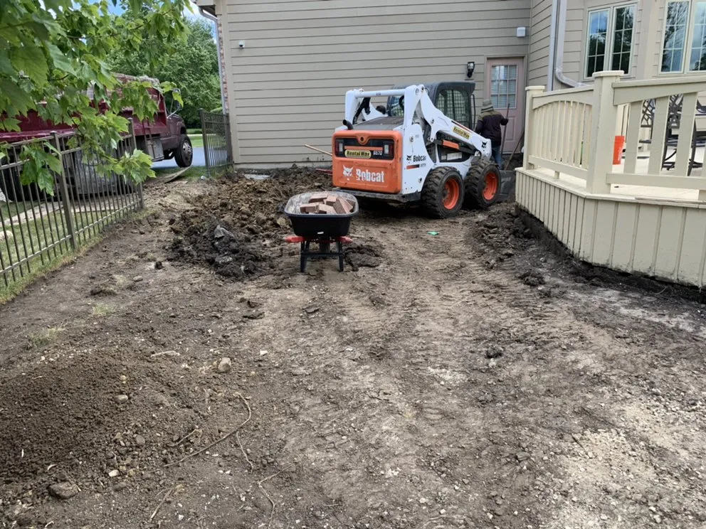 Reliable lawn care service experts serving Elgin, IL - Earth Co