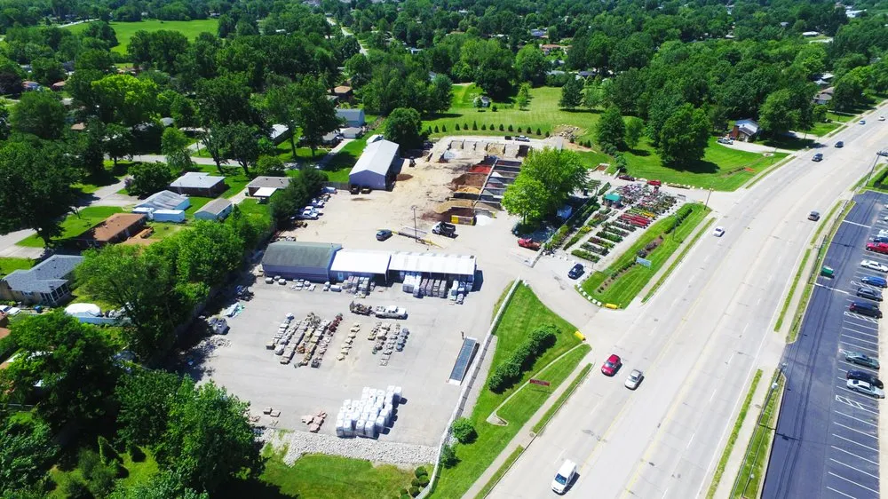 Custom garden landscaping for homes in Louisville, KY by Earth First of Kentuckiana