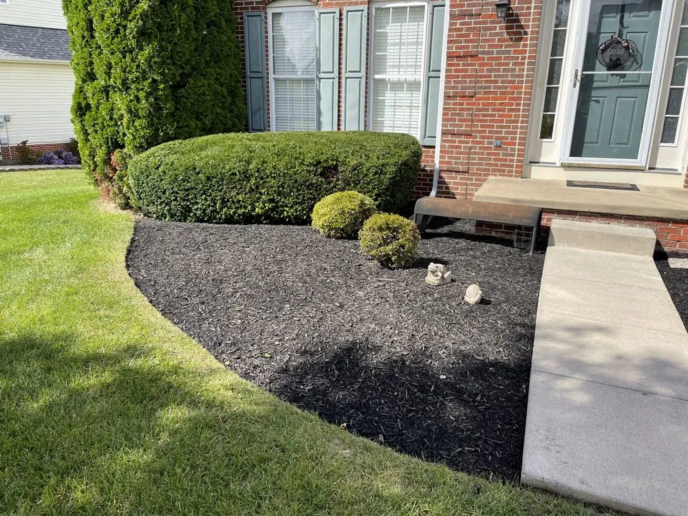 Custom lawn mowing service experts serving Charles Town, WV - Earth Grounds Landscaping