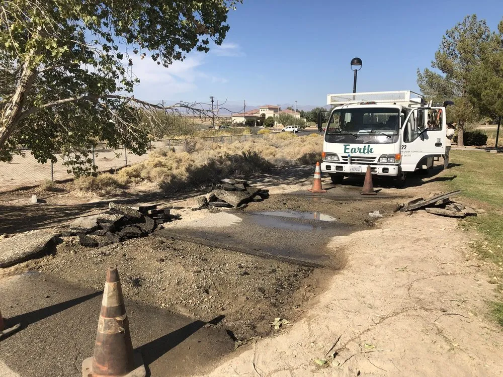 Top-rated lawn care service for homes in Ridgecrest, CA by Earth Landscape & Maintenance