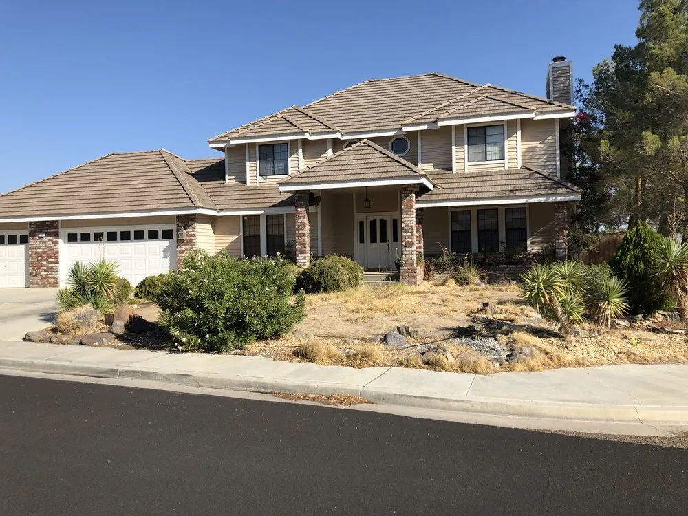 Top-rated lawn care service in Ridgecrest, CA by Earth Landscape & Maintenance