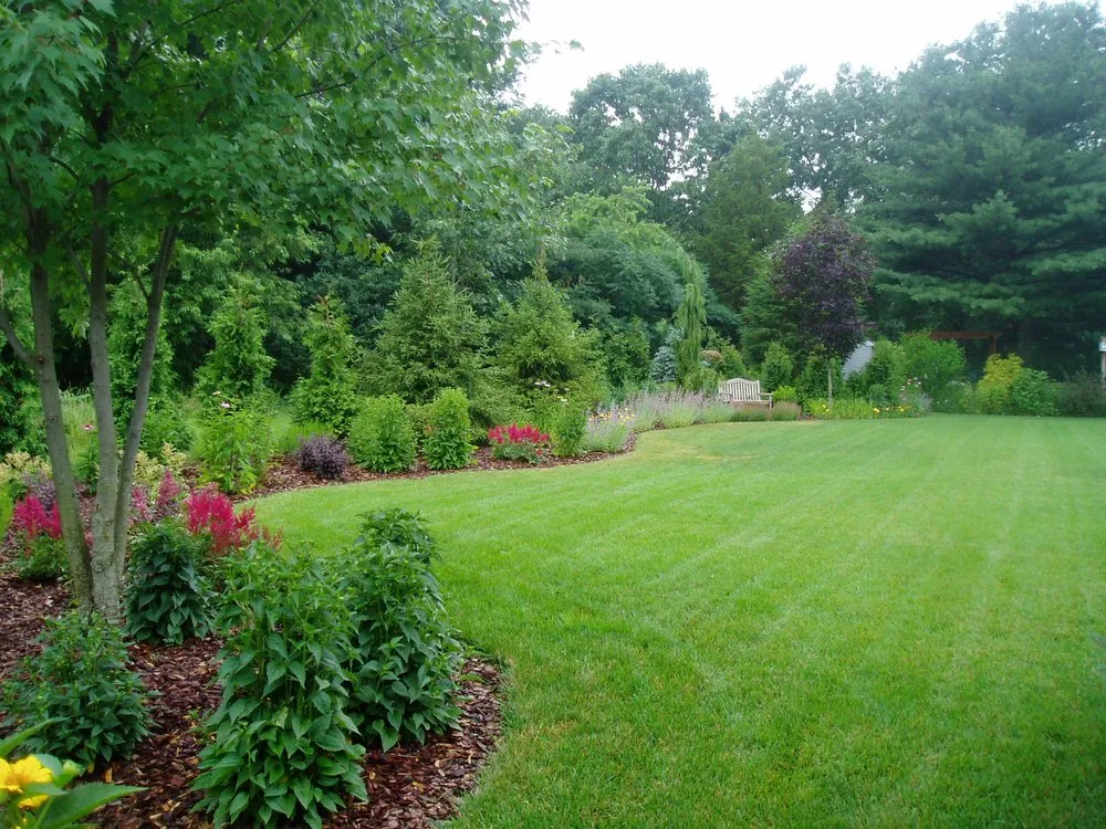 Professional garden landscaping for beautiful yards in Glastonbury, CT by Earth Landscape