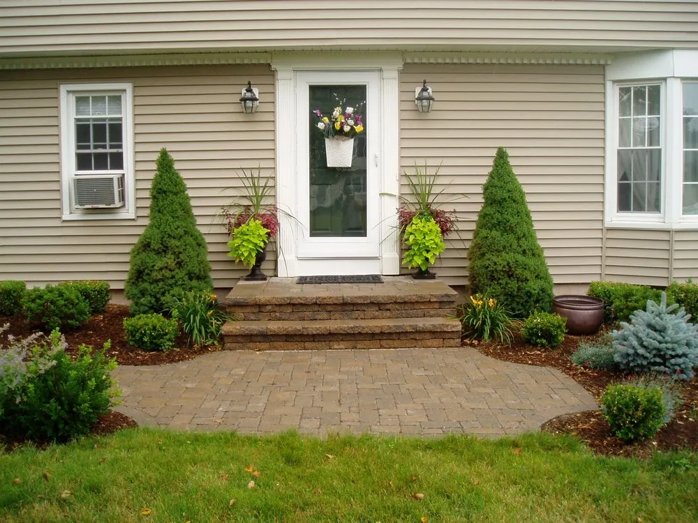Expert yard maintenance in Glastonbury, CT by Earth Landscape