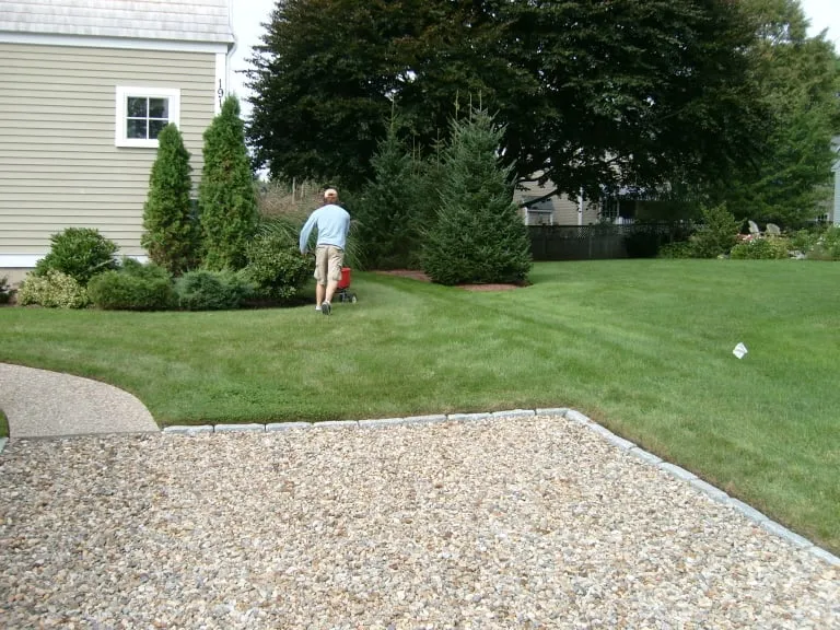 Top-rated yard cleanup service in Salem, MA - Earth Landscape