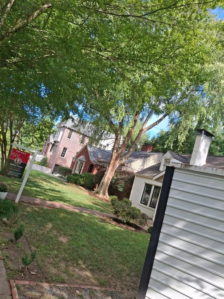 Expert lawn mowing service experts serving Atlanta, GA - Earth Lawn and Landscaping