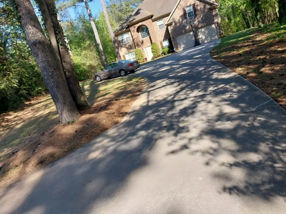 Top-rated lawn mowing service in Atlanta, GA - Earth Lawn and Landscaping