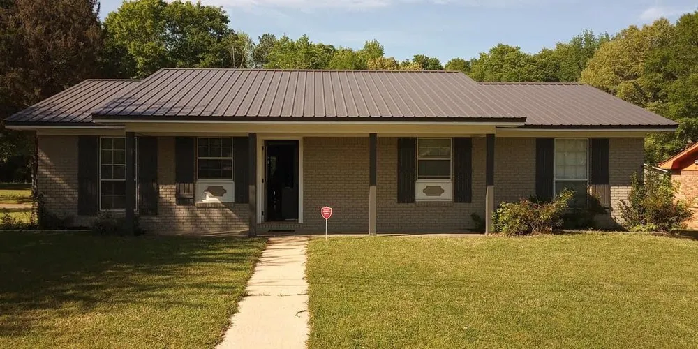 Reliable yard maintenance for homes in Flowery Branch, GA by Earth Lawn and Landscaping