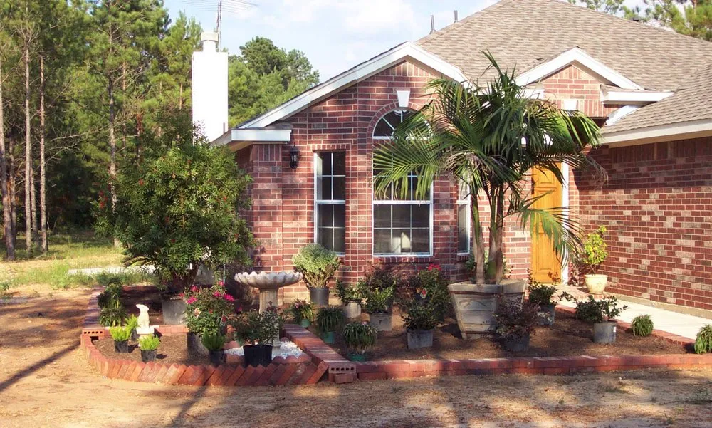 Expert yard cleanup service for homes in Houston, TX by Earth Lovers