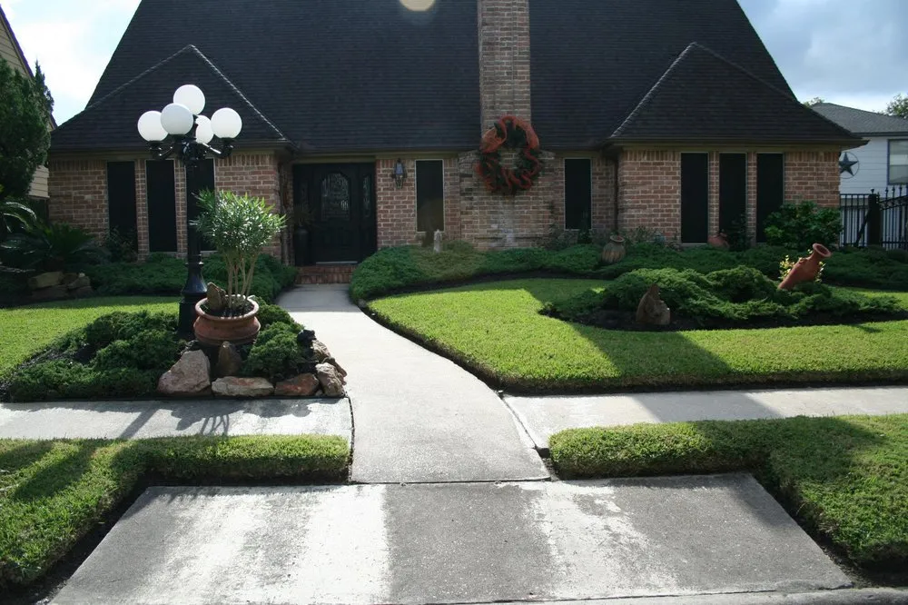Top-rated outdoor landscaping experts serving Houston, TX - Earth Lovers