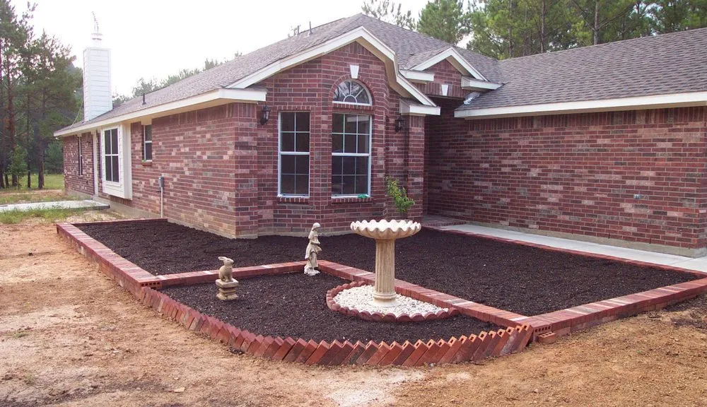 Professional lawn mowing service experts serving Houston, TX - Earth Lovers