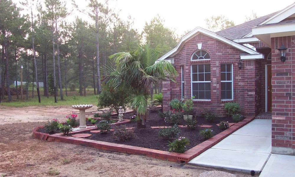 Expert lawn care service near you across Houston, TX - Earth Lovers