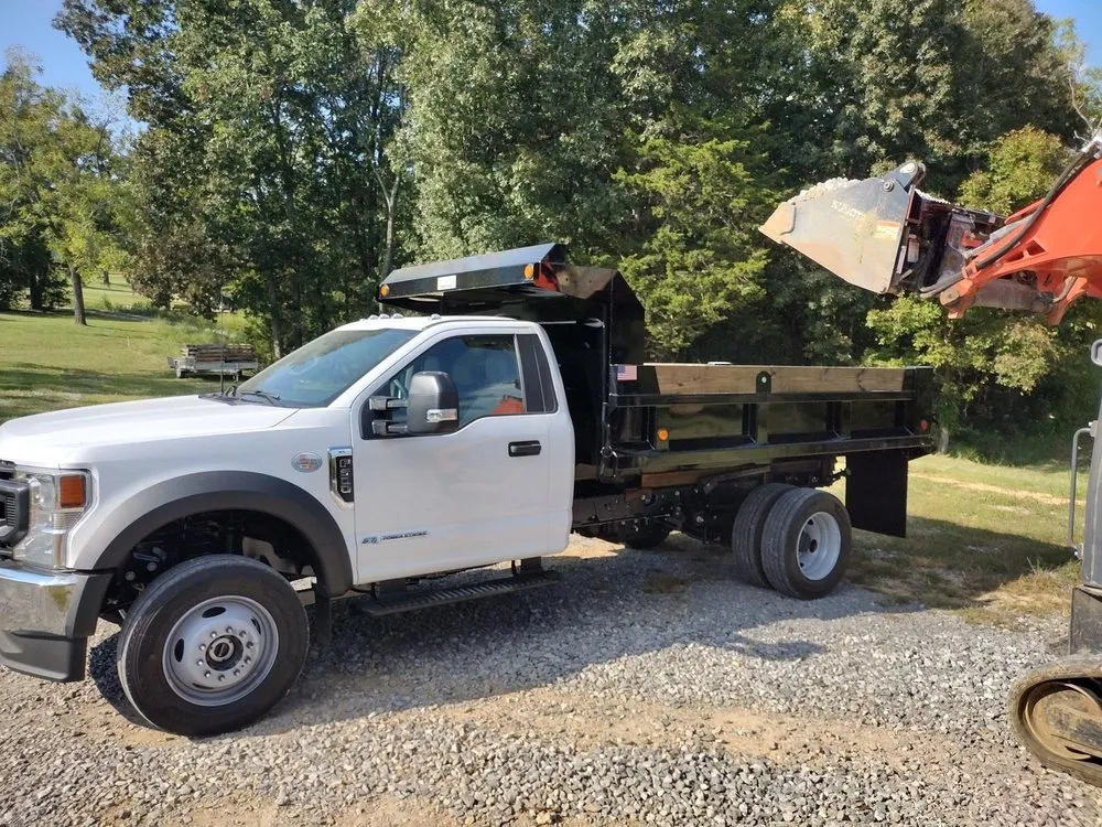 Custom yard maintenance in Chattanooga, TN - Earth-Made Delivery