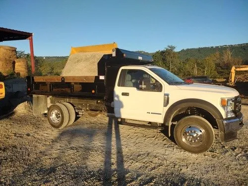 Expert yard cleanup service in Chattanooga, TN by Earth-Made Delivery