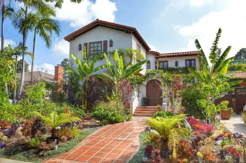 Custom landscaping services for homes in Laguna Beach, CA by Earth People LandCare