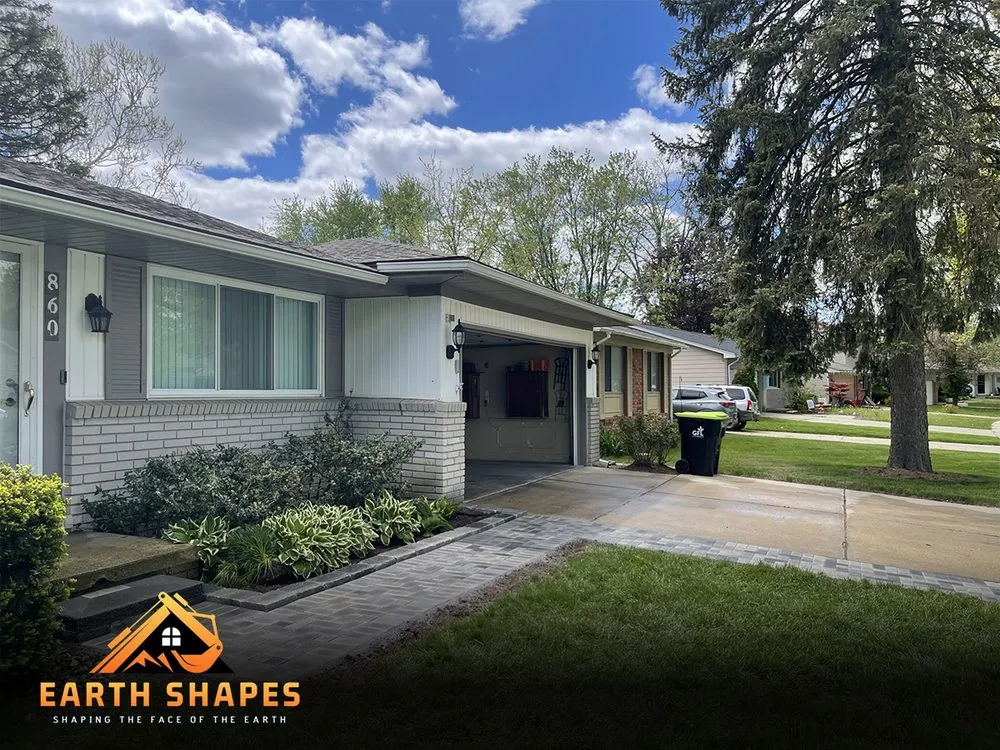 Reliable lawn care service in Bradenton, FL - Earth Shapes