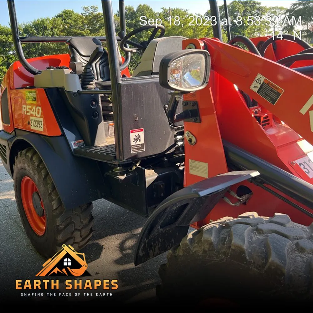 Trusted lawn mowing service in Bradenton, FL - Earth Shapes