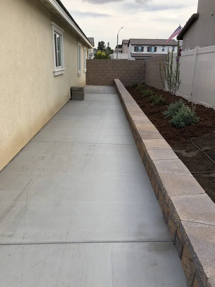 Affordable garden landscaping for year-round maintenance in Riverside, CA by Earth-Tones Landscaping