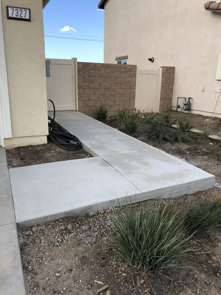 Expert residential landscaping experts serving Riverside, CA - Earth-Tones Landscaping