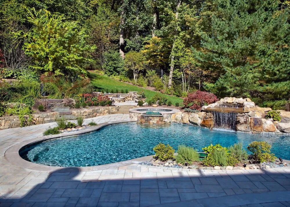 Custom lawn mowing service with custom design in Washington Township, NJ by Earth Turf & Blooms