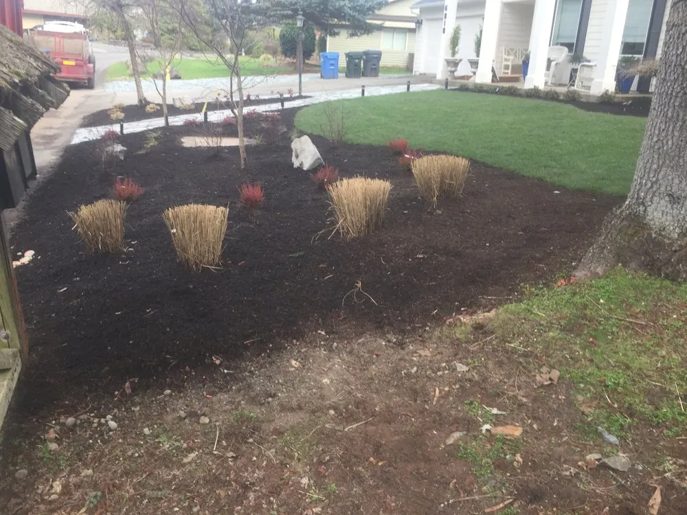 Custom residential landscaping in Lakewood, WA - Earth Water & Stone