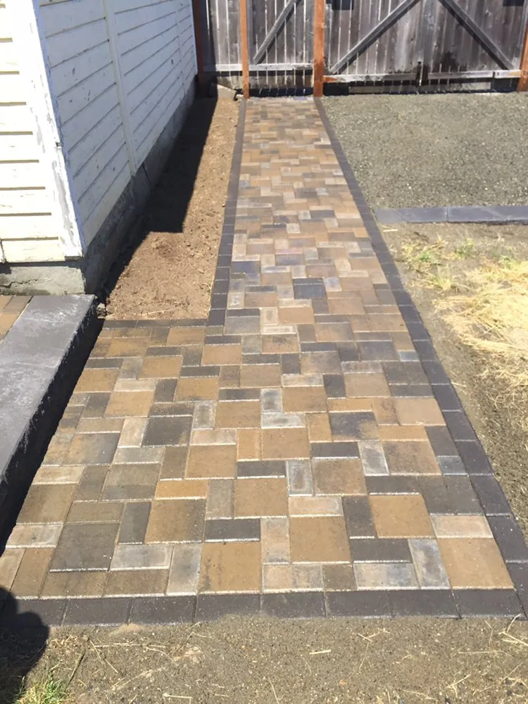 Custom outdoor landscaping in Lakewood, WA - Earth Water & Stone