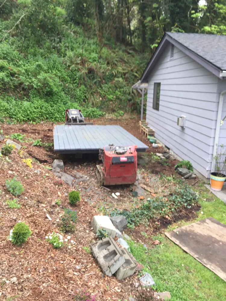 Custom landscaping services in Lakewood, WA by Earth Water & Stone