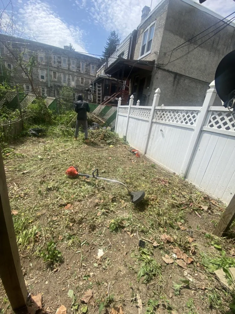 Local yard maintenance in Philadelphia, PA by Earth, Wind And Leaves Landscaping