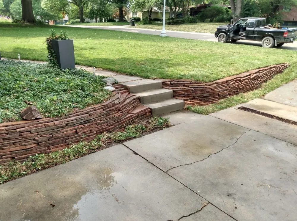 Local garden landscaping experts serving Lincoln, NE - Earth Works