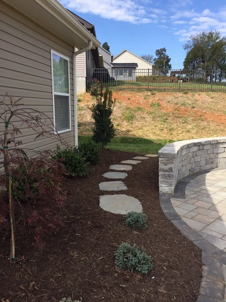 Custom landscaping services experts serving Knoxville, TN - Earthadelic