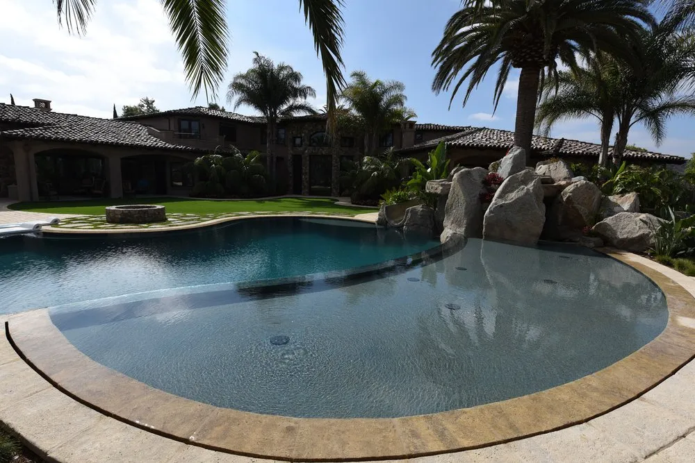 Expert lawn care service experts serving Escondido, CA - Earthcare Pools