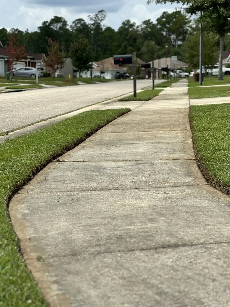 Expert lawn mowing service near you across Gulfport, MS - Earthing