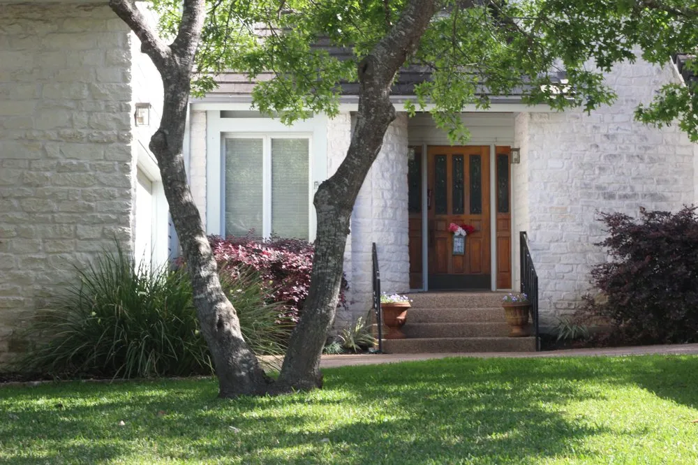 Top-rated lawn care service experts serving Austin, TX - Earthly Lawn Care and Landscaping Service