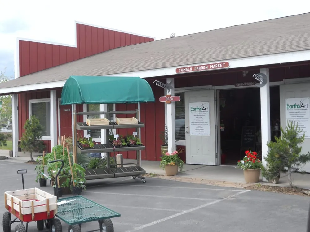 Professional yard maintenance experts serving Redmond, OR - Earth's Art