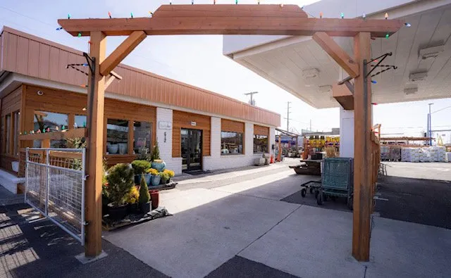 Affordable garden landscaping with custom design in Redmond, OR by Earth's Art