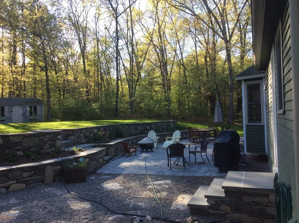 Custom lawn care service experts serving Groton, MA - Earthscape