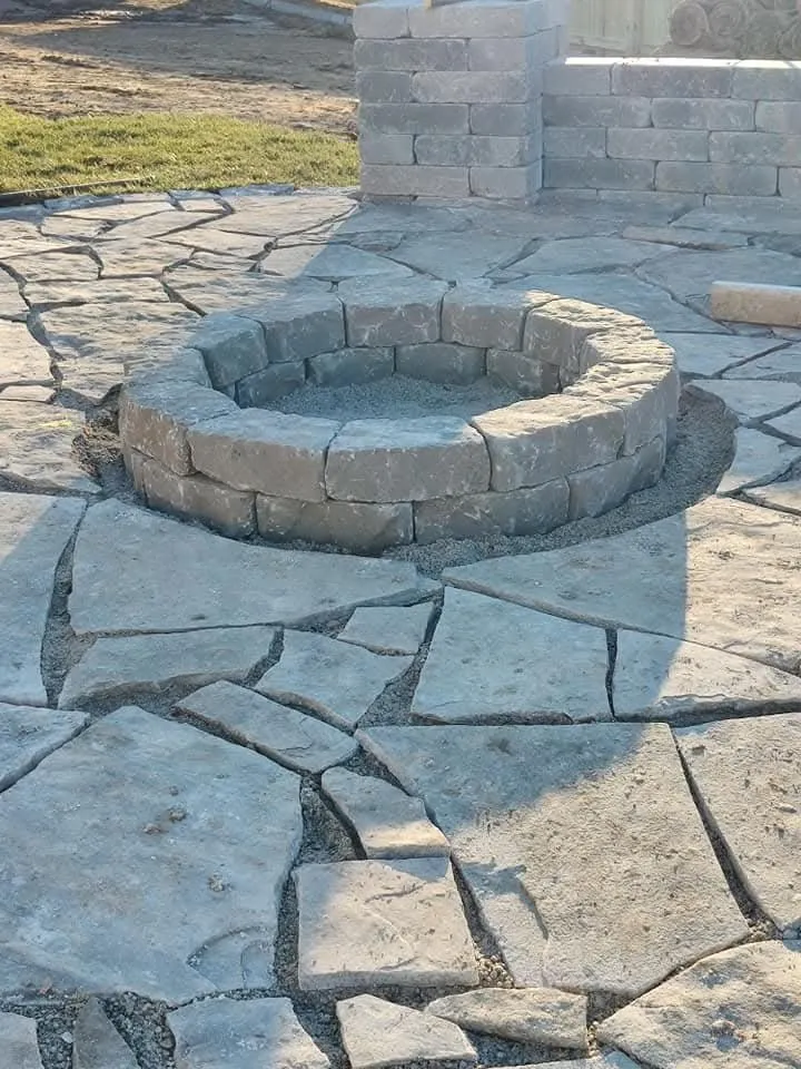 Custom landscape installation in Bella Vista, AR by Earthscape Innovations