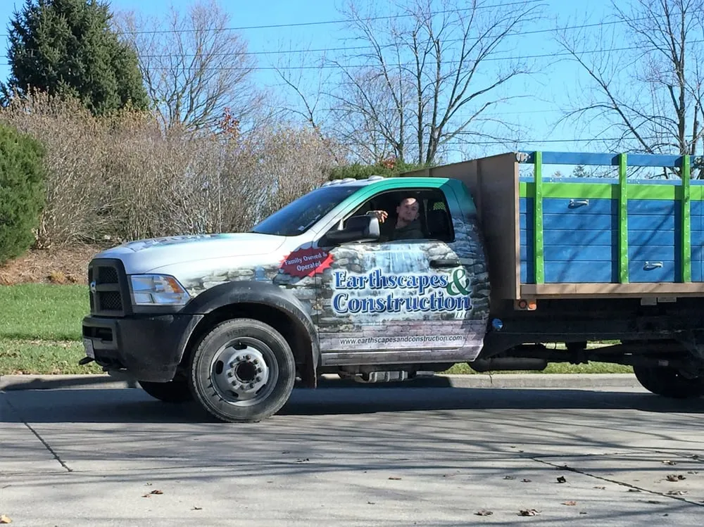 Top-rated outdoor landscaping experts serving St. Louis, MO - Earthscapes & Construction