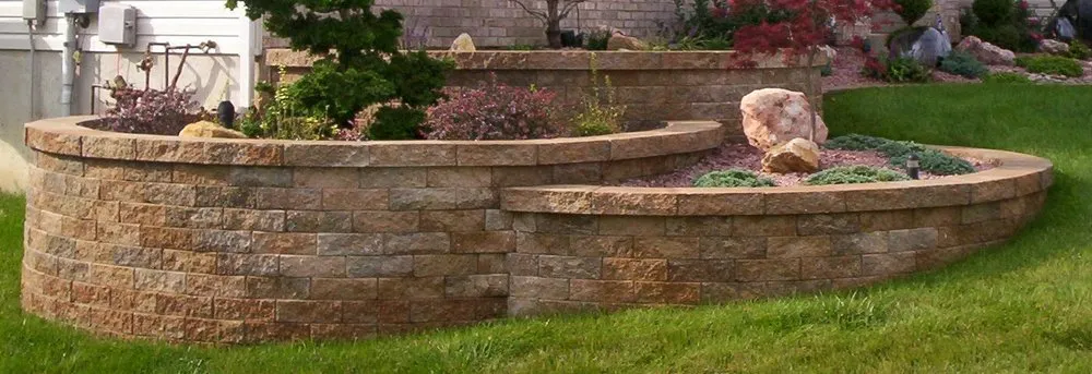 Top-rated lawn care service near you in St. Louis, MO by Earthscapes & Construction