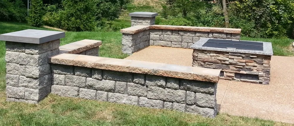 Top-rated outdoor landscaping for year-round maintenance in St. Louis, MO by Earthscapes & Construction