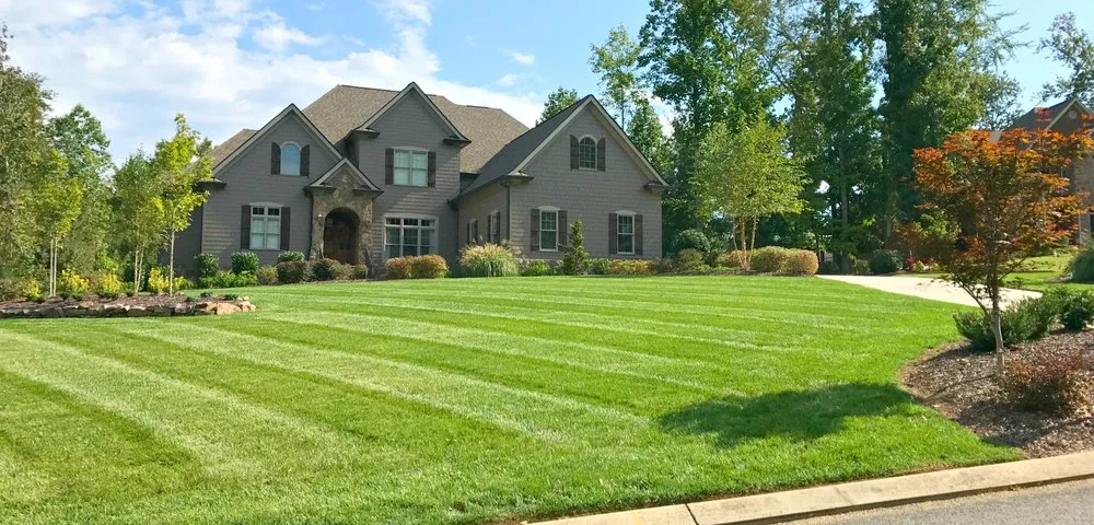 Trusted yard maintenance in Chattanooga, TN by Earthscapes