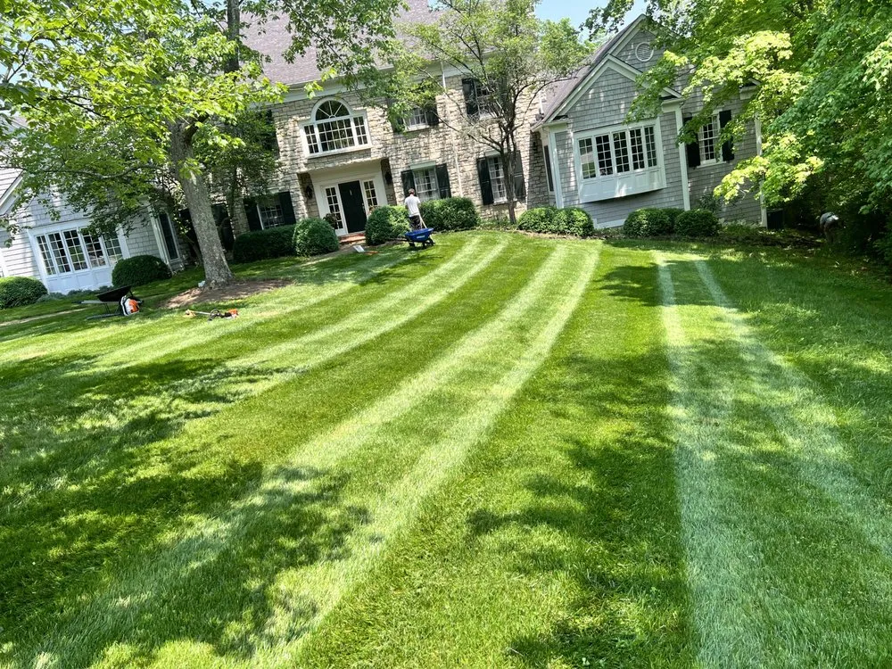 Top-rated lawn care service near you across Loveland, OH - Earthscapes