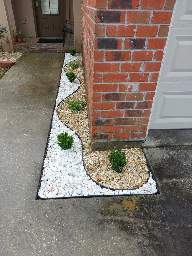 Expert lawn mowing service near you in Prairieville, LA by EarthScapings Landscaping & Outdoor Living