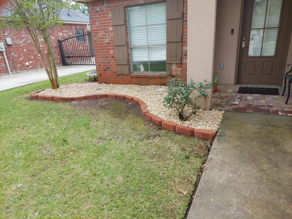 Professional residential landscaping in Prairieville, LA by EarthScapings Landscaping & Outdoor Living