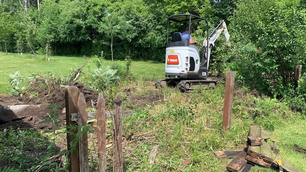 Top-rated lawn mowing service experts serving Irving, NY - Earthscore Excavating