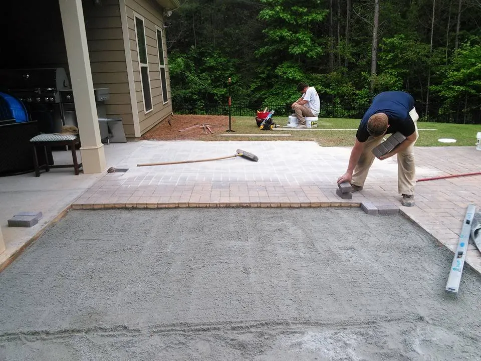 Professional lawn care service experts serving Newnan, GA - Earthtec Landscapes