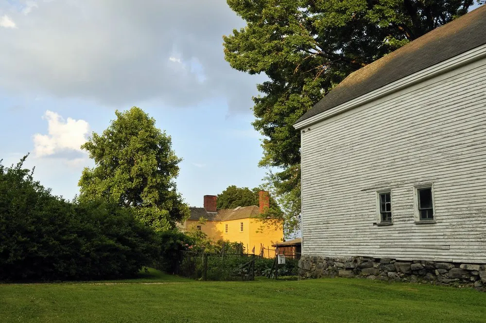 Local garden landscaping experts serving Manchester, NH - EarthTech